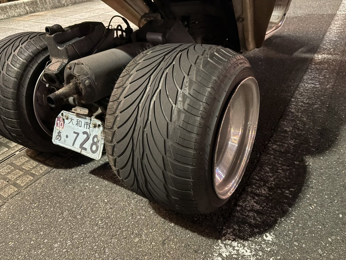 equal6_'s tweet photo. タイヤ変えて以来ずっとエア漏れに悩まされてたけど、思い切ってエア5.5キロ入れたら止まったわ

しかし扁平で5.5キロは乗り心地終わりすぎてもはやタイヤついてないのと同じだな... https://t.co/Uio7p1RltR