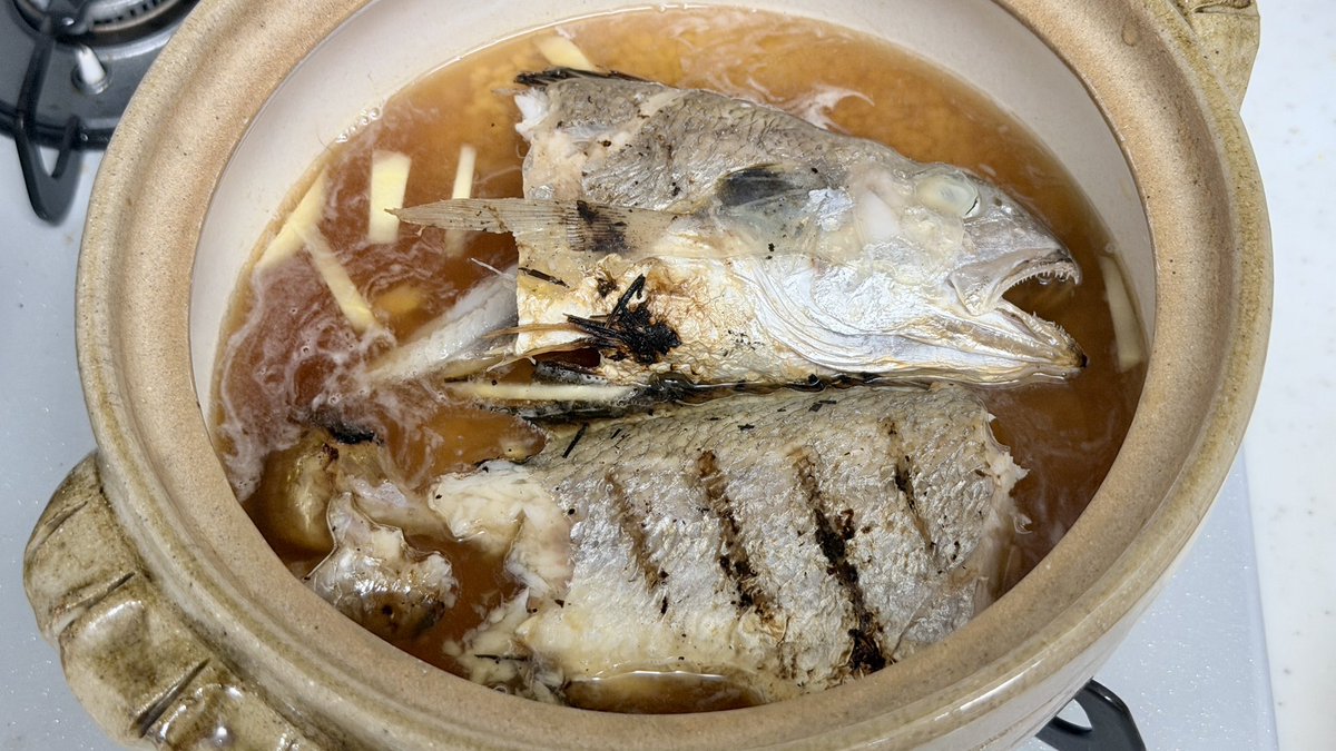 1120osk's tweet photo. 一昨日の焼き魚、片身を残して今夜炊き込みご飯をします😋
上手くできると良いけど…
（これ以降、炊き込みご飯についての書き込みがなければ…お察しください😓） https://t.co/8horsLqhb8