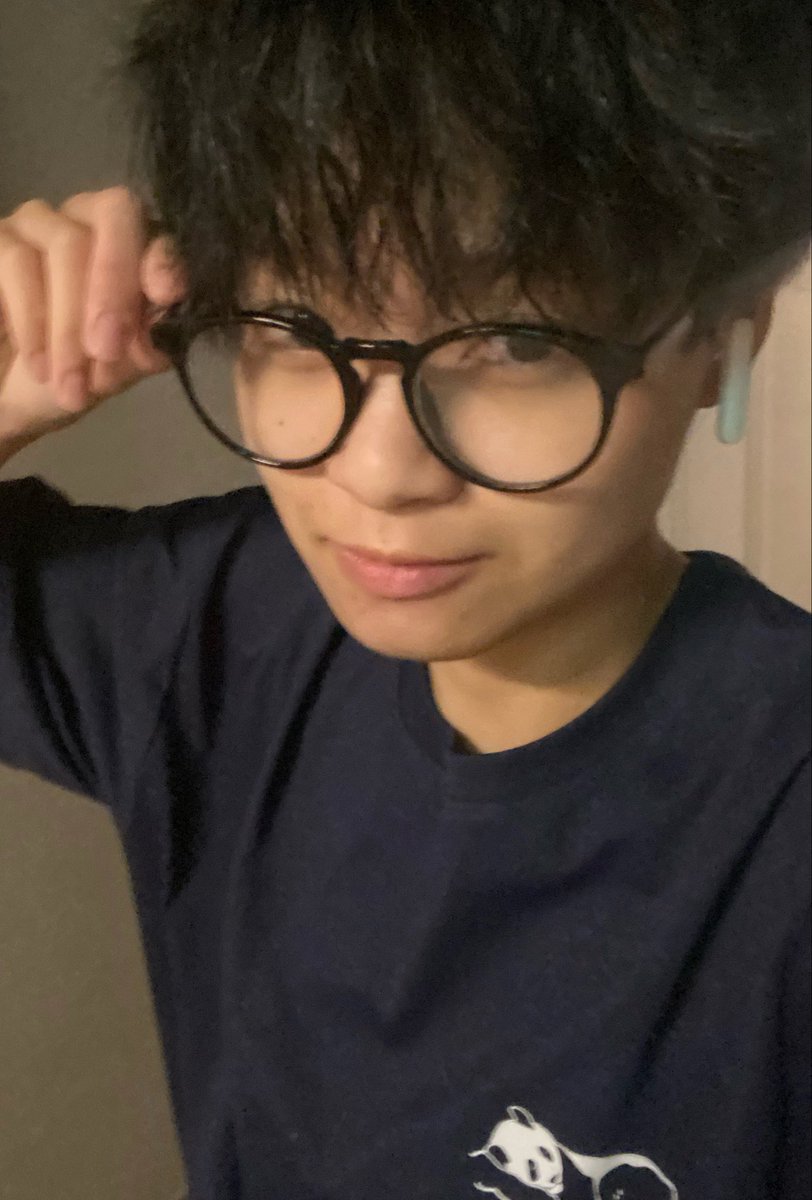 yo_wtu's tweet photo. 新しく買ったメガネ👓 https://t.co/q8tZGWp4yJ