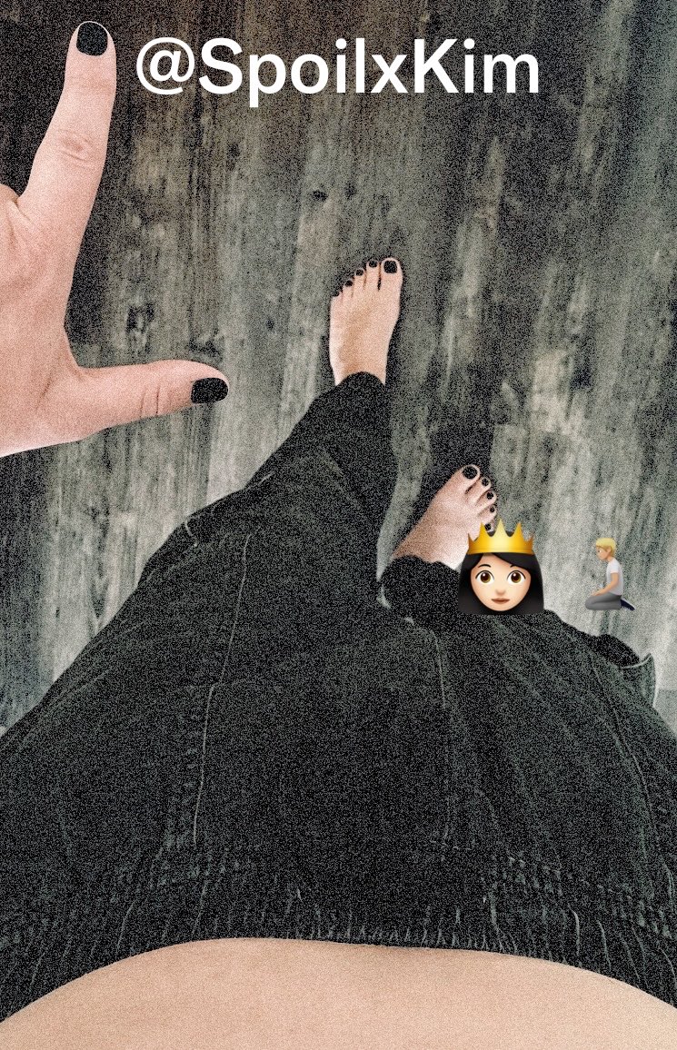 SpoilxKim's tweet photo. Da ist Dein Platz!
Kniend, zitternd, bettelnd, mit dem Blick nach unten hoffst Du darauf diese göttlichen Füßchen auch nur einmal kurz berühren zu dürfen. Vielleicht lasse ich Dich mit ein paar Zentimeter Abstand schnuppern… 👸🏻
#femdom #göttin #princess #slave #spoil https://t.co/O41qd4Odhv