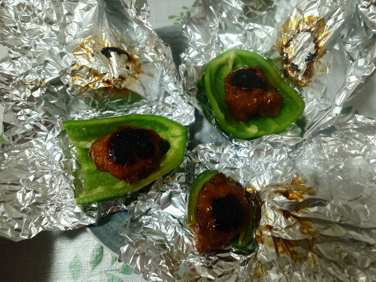 02bansheeRx's tweet photo. ピーマンなりまくってるから
収穫したやつに肉団子入れて
肉詰めにした🤣 https://t.co/a4MjHafEZ1