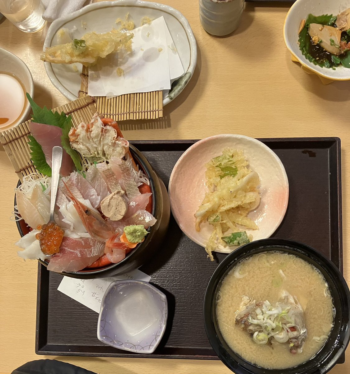 nagiumi's tweet photo. 妙高にて。
やっぱ魚が美味い。
白エビも知ってる白エビと全然違うわ。 https://t.co/qyP5RMxFyd