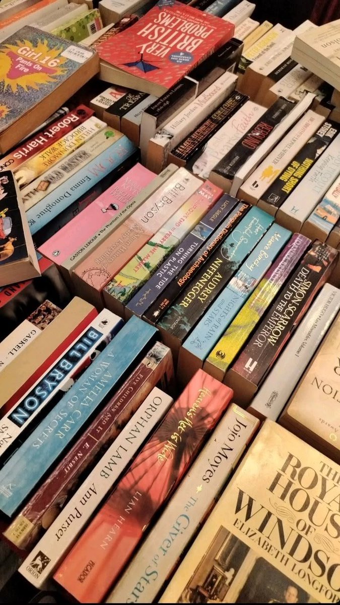 dayydreamaa's tweet photo. Books are not my whole life, but yes they make my life whole. https://t.co/AcNXyMXbFQ