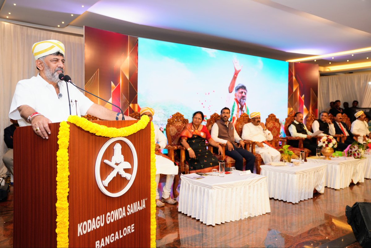 CMofKarnataka's tweet photo. ಸನ್ಮಾನ್ಯ ಮುಖ್ಯಮಂತ್ರಿ ಶ್ರೀ @DKShivakumar ಅವರು ಬೆಂಗಳೂರಿನ ಕೊಡಗು ಗೌಡ ಸಮಾಜದ ಸಭಾಂಗಣದಲ್ಲಿ ಕೈಲ್ ಮುಹೂರ್ತ ಜಂಬರ 2026 ಕಾರ್ಯಕ್ರಮಕ್ಕೆ ದೀಪ ಬೆಳಗಿಸುವ ಮೂಲಕ ಚಾಲನೆ ನೀಡಿದರು.

ಕಾರ್ಯಕ್ರಮದಲ್ಲಿ ಮಾಜಿ ಮುಖ್ಯಮಂತ್ರಿ ಶ್ರೀ ಡಿ. ವಿ. ಸದಾನಂದ ಗೌಡ, ಮುಖ್ಯಮಂತ್ರಿಗಳ ರಾಜಕೀಯ ಸಲಹೆಗಾರರಾದ ಶ್ರೀ ಎ. ಎಸ್. ಪೊನ್ನಣ್ಣ, ಶಾಸಕ ಶ್ರೀ ಮಂಥರ್ ಗೌಡ ಮತ್ತಿತರರು ಉಪಸ್ಥಿತರಿದ್ದರು.