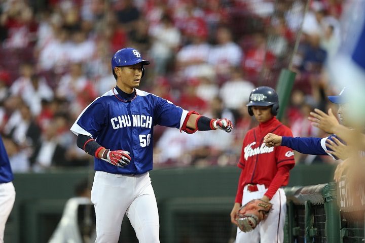 Prospi_D_Payano's tweet photo. 中日ファン歌えない人が多そうな個人応援歌5選

①中島宏之
歌った機会がほぼない

②福留孝介
コロナ禍で歌えず
日韓OB戦で初披露

③髙松渡
コロナ禍でスピーカーで流された

④工藤隆人
使用されたのは2年間

⑤松井佑介
歌った事がある人が少なそう
#dragons
#応援歌
※中日ドラゴンズ応援団限定 https://t.co/CiJycp4njh