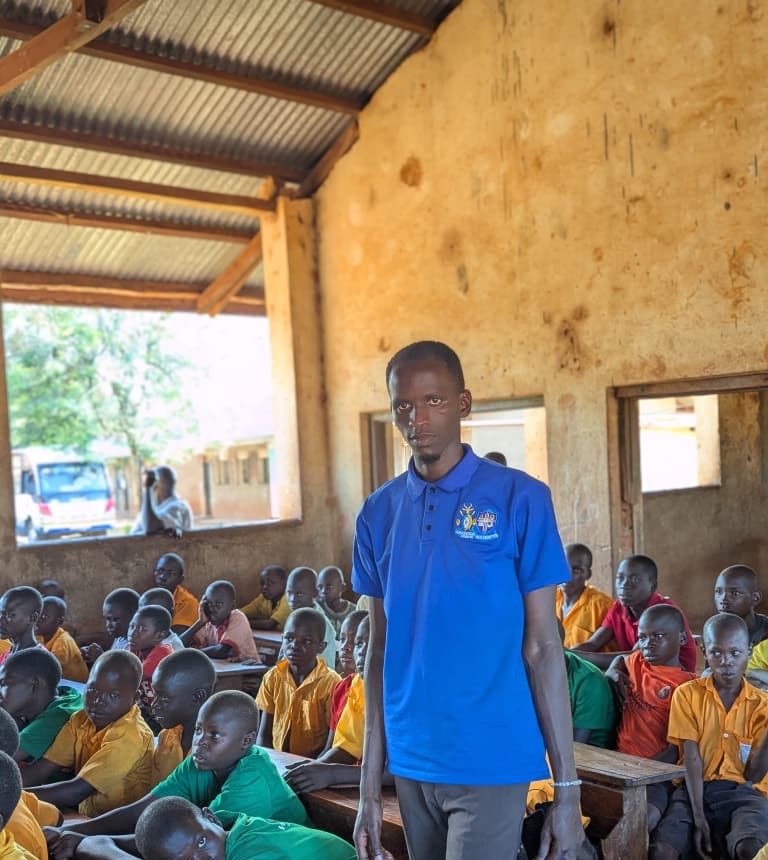 BasogaNseeteUCU's tweet photo. @BasogaNseeteUCU Pad A Busoga Girl Campaign was successful.

We planted trees with the pupils, teaching them to love &amp; protect the environment.

We mentored boys on mental health, adolescence changes, staying in school, building good character, learning to respect &amp; support girls https://t.co/AHLnnMoeNS