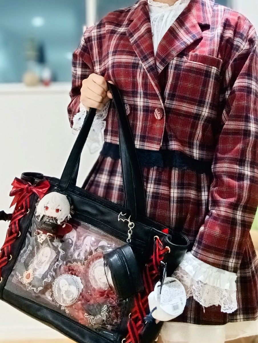 noichigo_0125's tweet photo. 気温難しくて爆裂悩み中
ハートのロゼッタ手作りしたよ〜
次はネイルの準備だ💅✨
#葛葉ブラッディコーデ https://t.co/I1RG4zYS4c