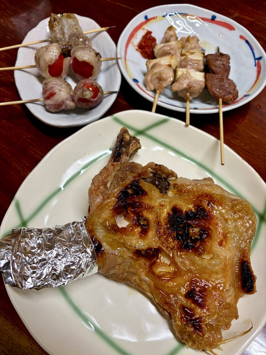 CarreraRS73's tweet photo. 日曜日✨️ｺﾝﾊﾞﾝﾜ~🌙ᩚ·̩͙⋆͛

夜🌙ᩚ✩.*˚は、おでん🍢に 焼き鳥-{}@{}-で✨️ワンツー✌️

今日は呑み過ぎ⚠️注意⚠️カナ😅❓

Happyで素敵✨️な時間をお過ごし下さい✨🍻🎸⚡︎🕊️🫶🏻🍀*゜ https://t.co/QBRygV5P0T