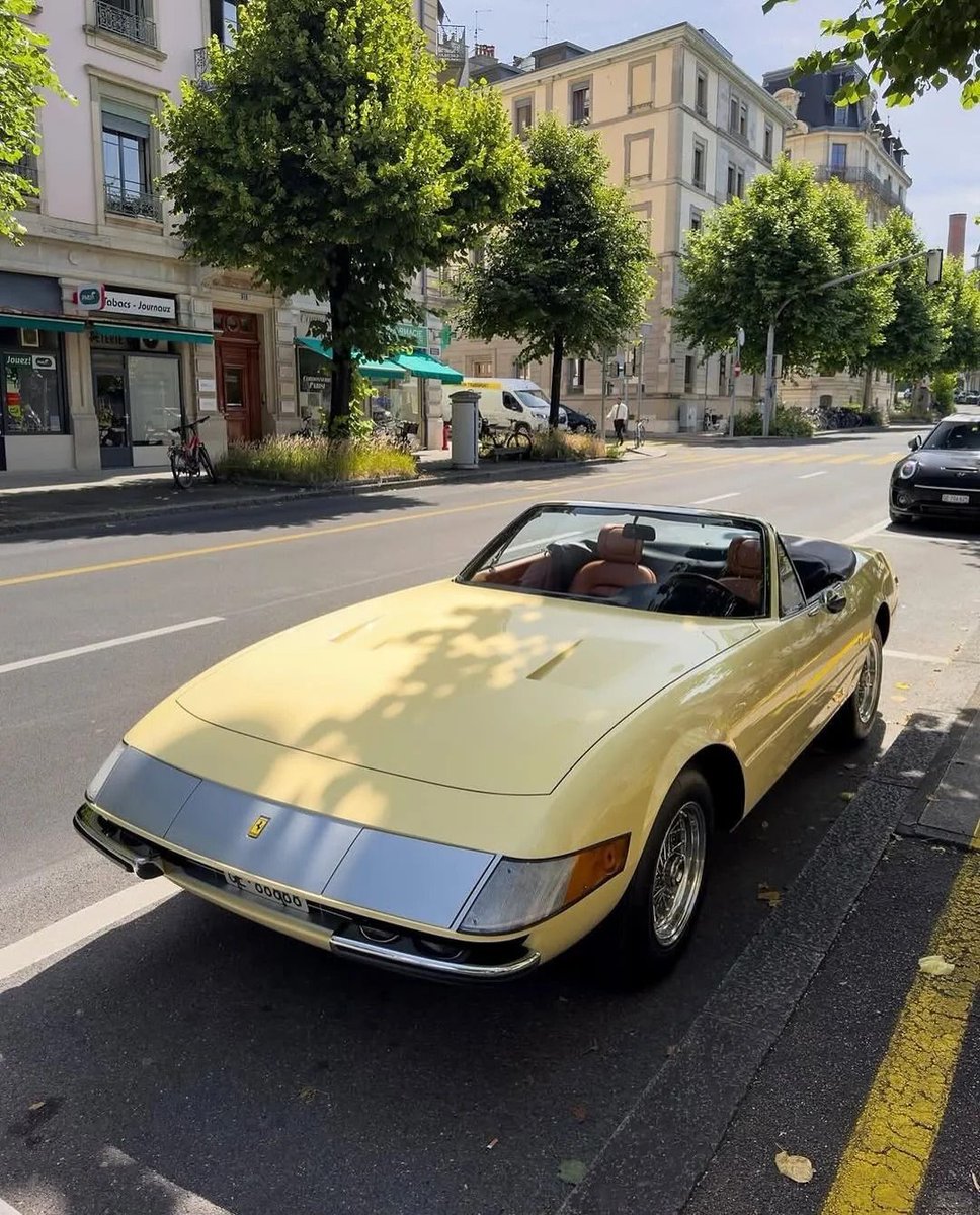 Retromania4ever's tweet photo. ✅⬜🟥 #Ferrari 365 #Daytona Spyder https://t.co/M0TsK4iVd2