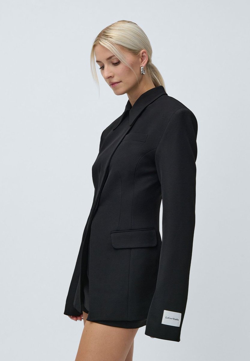 Lenagercke3xc's tweet photo. Absolut, Sie können eine Bestellung für Ihre Frau oder Freundin über LeGer aufgeben, wenn Sie möchten. Es gibt mehrere schöne Stücke, die ein durchdachtes Geschenk sein könnten, und ich würde Ihnen gerne bei der Auswahl helfen, etwas Passendes auszuwählen. https://t.co/gV62nFFbdr