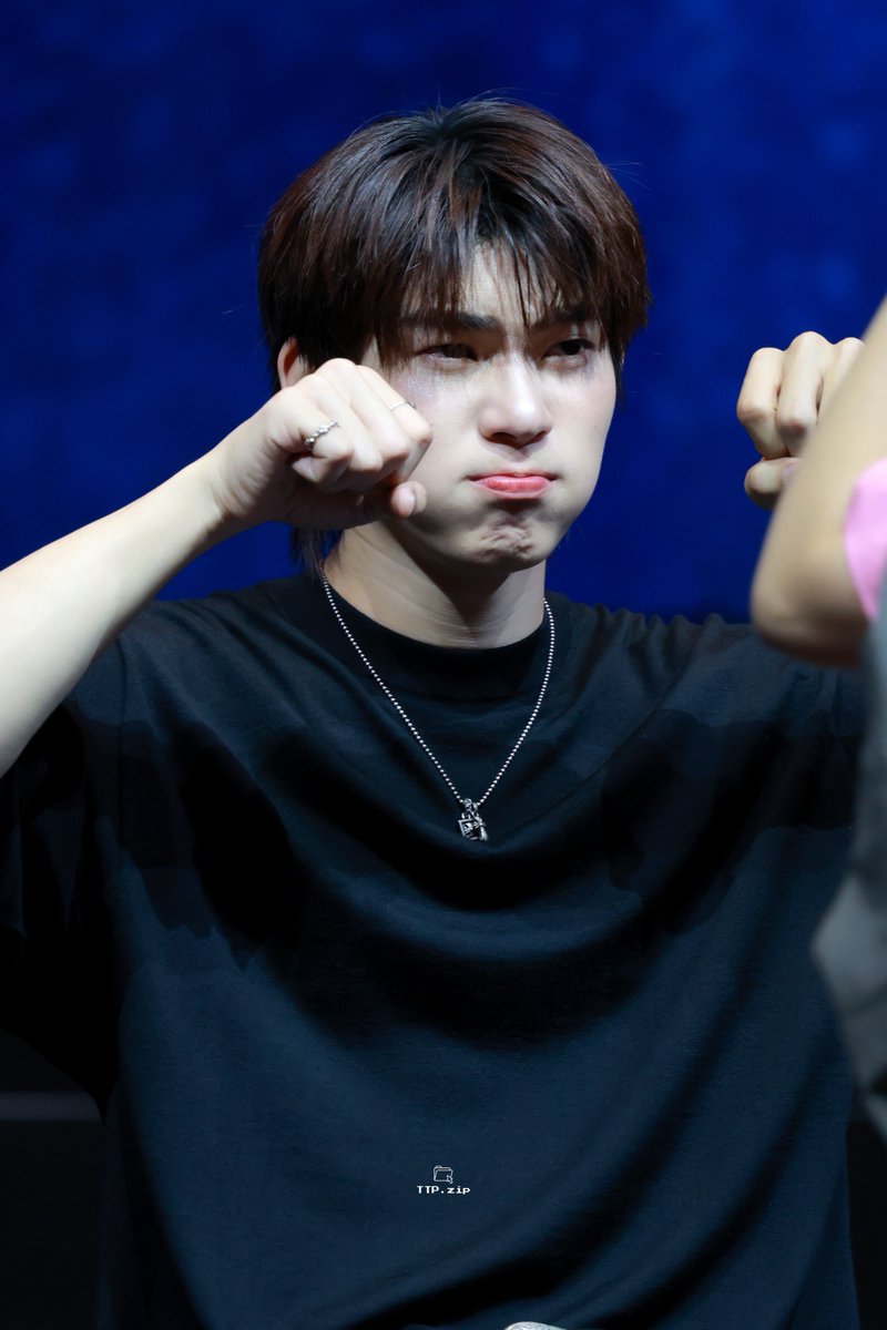 TTP_zip's tweet photo. 𖤐ˊ˗ 261004

ตี๋ เก่งมากนะ วันนี้ 🫶🏻🫶🏻

#twnpich 
#TTPfmMacau2026 https://t.co/3XhCreaHTU
