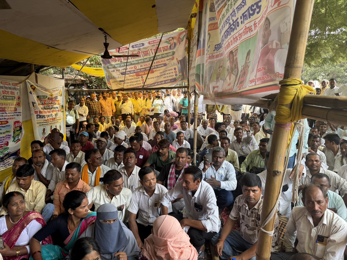 Sandeep_Saurav_'s tweet photo. आज गर्दनीबाग धरना स्थल पर बिहार प्रदेश शिक्षा सेवक/ तालीमी मरकज संघ के आंदोलन में शामिल होकर उनकी मांगों का समर्थन किया। पिछली बार बिहार विधानसभा में इनके लिए सम्मानजनक वेतन का मुद्दा उठाया था तब इनका वेतन बढ़कर दुगुना हुआ था लेकिन राज्यकर्मी का दर्जा इन्हें अभी तक नहीं मिला है। 

नियमावली में संशोधन, शिक्षक का दर्जा, सम्मानजनक वेतनमान और अनुकम्पा का लाभ—ये उनका हक है।

जो शिक्षा सेवक वर्षों से बच्चों का भविष्य संवार रहे हैं, उनके भविष्य की सुरक्षा सरकार की जिम्मेदारी है। सरकार उनकी न्यायसंगत मांगों पर अविलंब सकारात्मक निर्णय ले।

शिक्षा सेवकों के हक और सम्मान की लड़ाई में हम मजबूती से उनके साथ हैं।