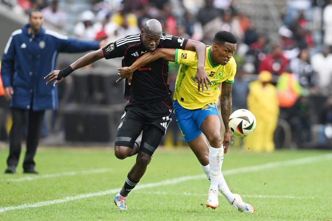 AfricaFactsZone's tweet photo. 🇿🇦 Orlando Pirates and Mamelodi Sundowns's MTN 8 Final at 56,000 capacity Moses Mabhida Stadium in Durban, South Africa on October 10 is sold out.

The tickets were sold out a week before the game. https://t.co/bA8IMt0rXP