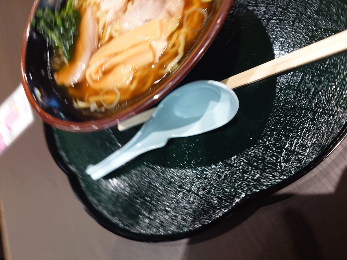 fukumomo44's tweet photo. #道の駅駅ながおか花火館
新潟5大ラーメン🍜
友達がオススメしてくれた
東横ラーメンも食べたかったけど
長岡生姜醤油ラーメン🍜いただきました
美味しかった😆

花火館で長岡花火見学
ドームシアターで360度な長岡花火を追体験
それなりに楽しんでます
#徳島サポ新潟遠征 https://t.co/1tmVRcB5Nd