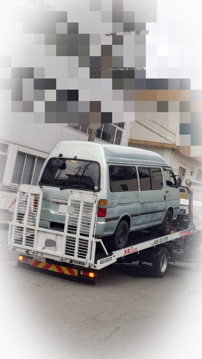 DazzlingBAD_'s tweet photo. ◆バン車、お焚き上げ◆

数年間、DazzlingBADの遠征と機材運搬を支え続けてくれたバン車が、ついに動かなくなり、このたび廃車となりました。

全国各地を走り、機材を積み、人を乗せ、
かなり酷使してきた一台です。

長い間、本当にお疲れ様でした。
最後にメンバーで記念撮影。

そして…

次のバン車を探しています。

「使っていない車がある」
「譲渡を検討しているバンがある」
「知り合いに心当たりがある」

などございましたら、公式DMまでご連絡いただけると非常に助かります。

条件等は個別にご相談させてください。

何卒よろしくお願いいたします。
