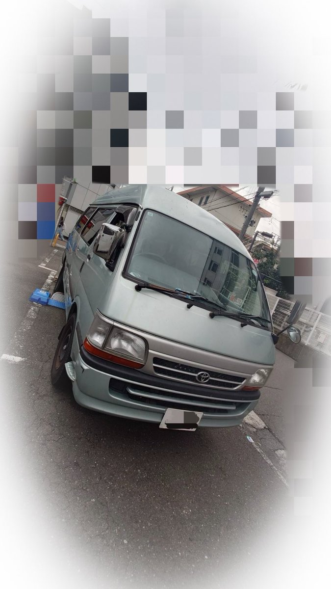 DazzlingBAD_'s tweet photo. ◆バン車、お焚き上げ◆

数年間、DazzlingBADの遠征と機材運搬を支え続けてくれたバン車が、ついに動かなくなり、このたび廃車となりました。

全国各地を走り、機材を積み、人を乗せ、
かなり酷使してきた一台です。

長い間、本当にお疲れ様でした。
最後にメンバーで記念撮影。

そして…

次のバン車を探しています。

「使っていない車がある」
「譲渡を検討しているバンがある」
「知り合いに心当たりがある」

などございましたら、公式DMまでご連絡いただけると非常に助かります。

条件等は個別にご相談させてください。

何卒よろしくお願いいたします。
