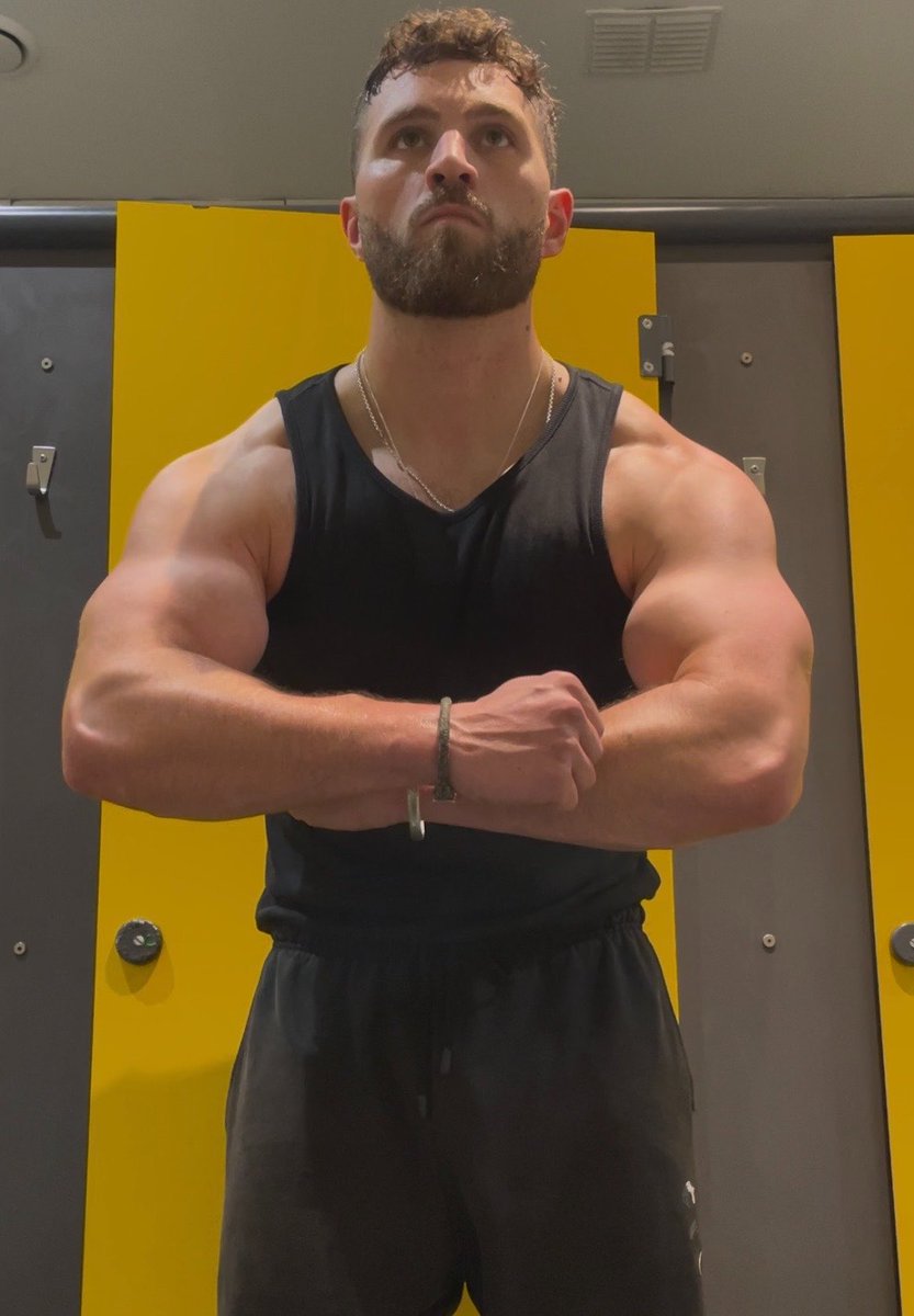 CashKingHoratio's tweet photo. Sunday morning and I’m back to drain your cash. Pay tribute to your master by getting my breakfast paid for. Good boy. https://t.co/4BTING9Xld