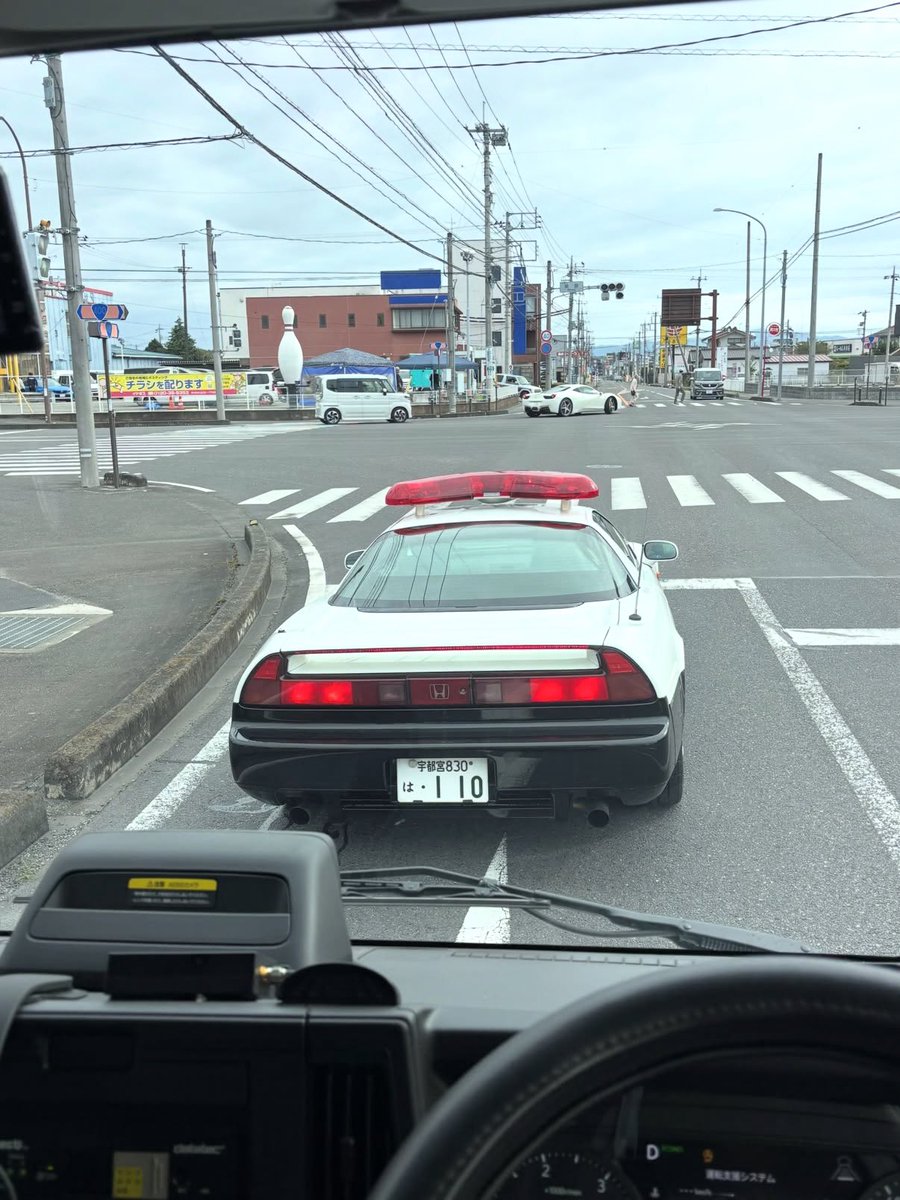 AshleyJ62727's tweet photo. この形のパトカー初めて見た https://t.co/FMoqoTV5JO