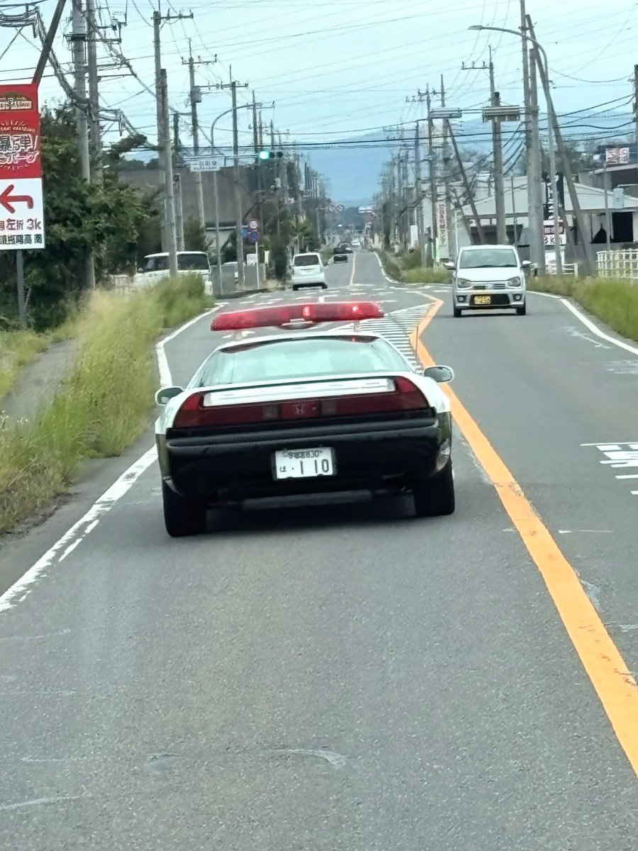 AshleyJ62727's tweet photo. この形のパトカー初めて見た https://t.co/FMoqoTV5JO