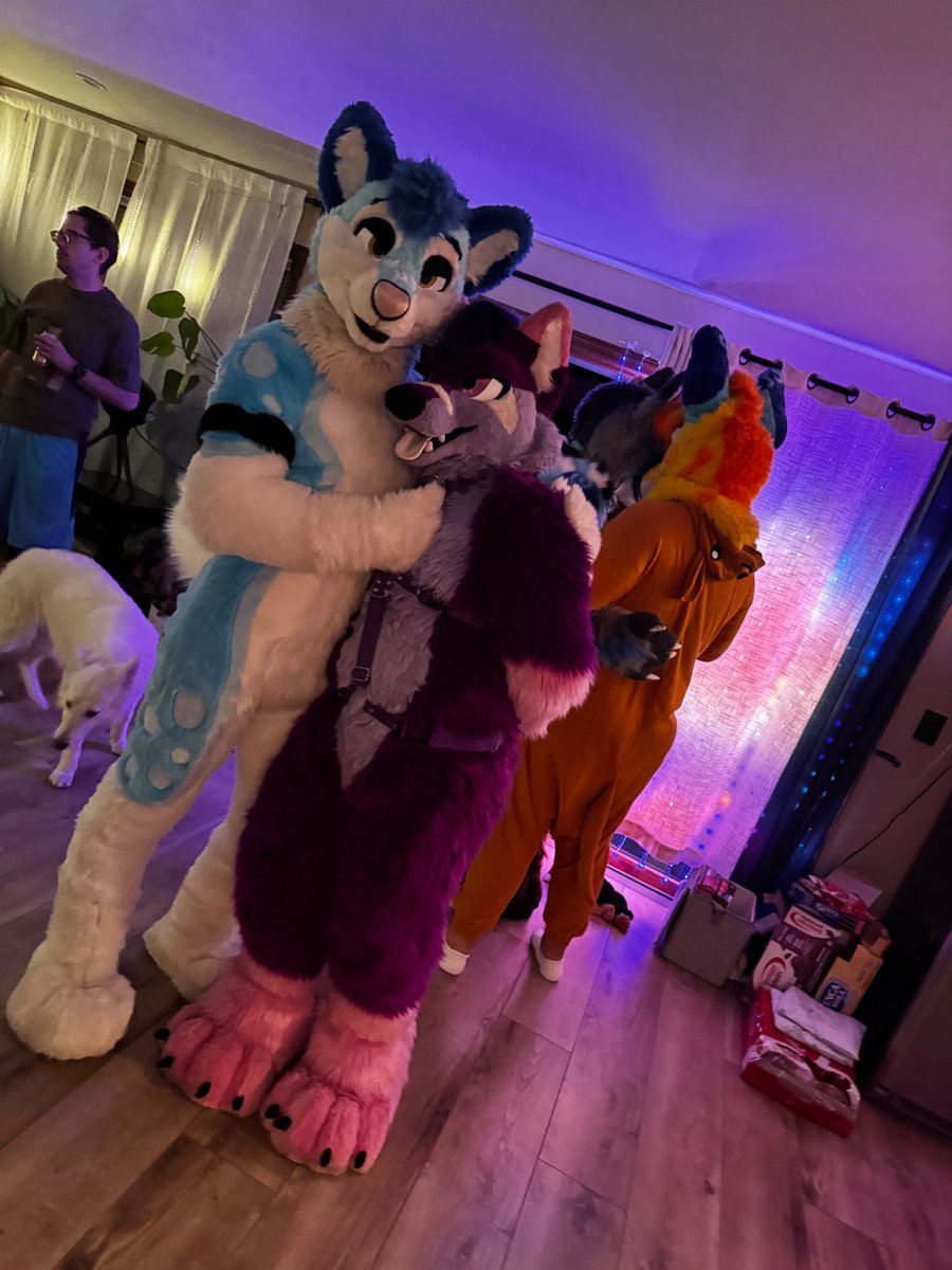 FlukeHusky's tweet photo. House party was a blast. Last one before Tirox moves away. I will miss him a lot. To a bright new positive chapter 💙 https://t.co/PUfFAhIbBX