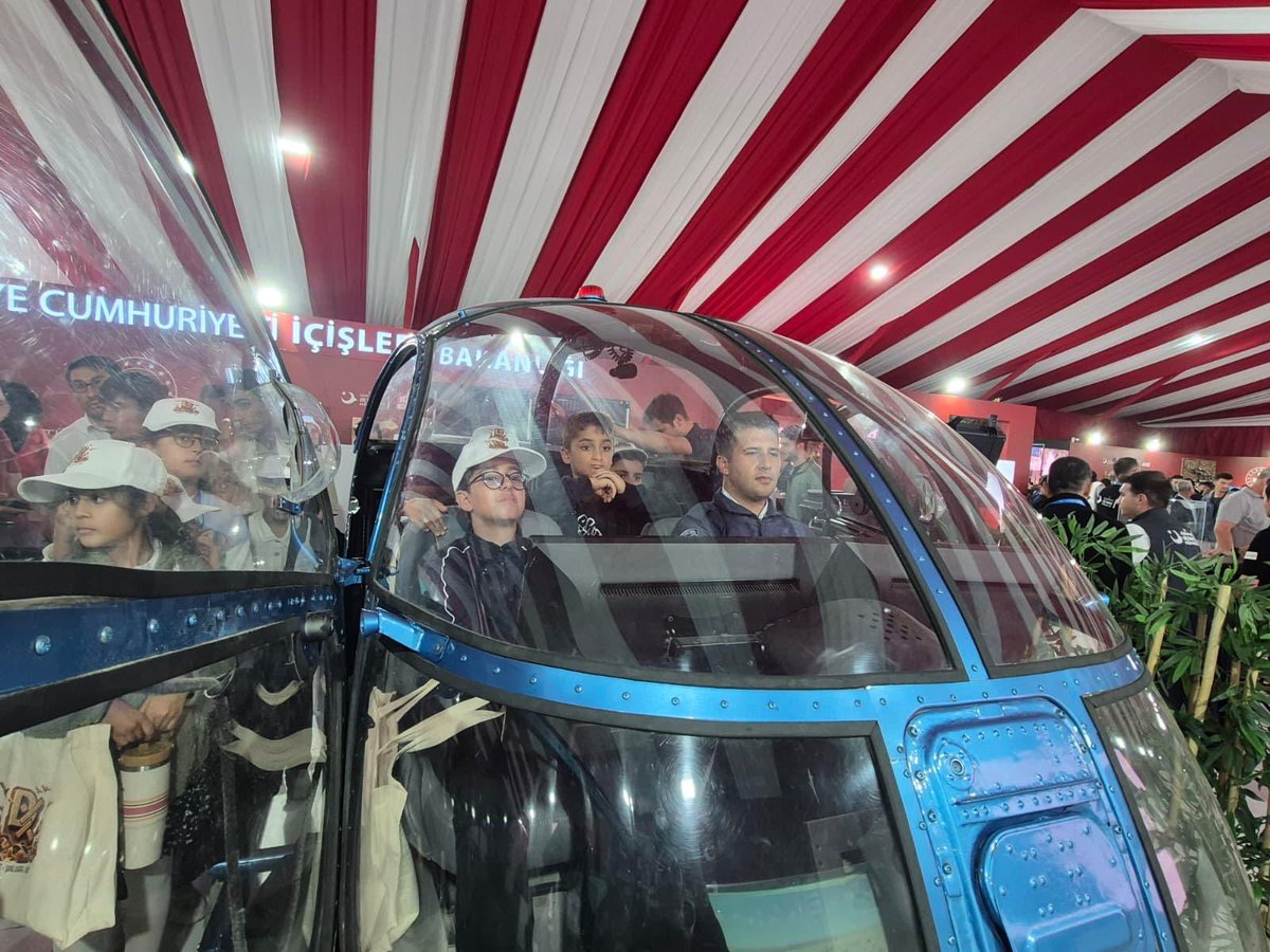 CizreKaymakamlk's tweet photo. ÖĞRENCİLERİMİZ TEKNOFEST GÜNEYDOĞU’DA

3 binden fazla Cizreli öğrencimiz, Şanlıurfa’da düzenlenen TEKNOFEST Güneydoğu kapsamında teknoloji ve bilim heyecanına ortak oldu. https://t.co/BBBNmG4zZE