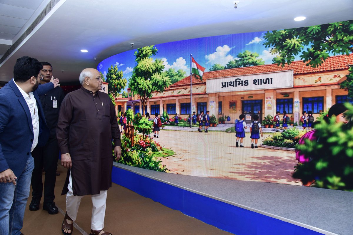 Bhupendrapbjp's tweet photo. અમદાવાદમાં પંડિત દીનદયાળ હોલ ખાતે આદરણીય વડાપ્રધાન શ્રી નરેન્દ્રભાઈ મોદીજીની ૨૫ વર્ષની જાહેર જીવનની સ્મરણીય યાત્રા તથા સુશાસન અને રાષ્ટ્રનિર્માણના ભગીરથ કાર્યો પર આધારિત પ્રદર્શનની મુલાકાત લીધી.

પહેલાં ગુજરાતના મુખ્યમંત્રી તરીકે અને ત્યારબાદ દેશના વડાપ્રધાન તરીકે, તેમણે 'સૌનો સાથ, સૌનો વિકાસ, સૌનો વિશ્વાસ અને સૌનો પ્રયાસ'ના મંત્રને ચરિતાર્થ કરીને સમાજના દરેક વર્ગને સાથે રાખી જનકલ્યાણ, સુશાસન તથા સર્વાંગી વિકાસની નવી ગાથા લખી છે. 

આ ૨૫ વર્ષોમાં તેમની દૂરંદેશી વિચારસરણી, જનકલ્યાણકારી નીતિઓ અને ઇન્ફ્રાસ્ટ્રક્ચર ક્રાંતિ થકી ગુજરાત અને દેશભરમાં વ્યાપક પરિવર્તન આવ્યું છે.

આદરણીય વડાપ્રધાનશ્રીએ કંડારેલા પ્રગતિના માર્ગ પર નિરંતર આગળ વધતાં, ગુજરાત તેમના માર્ગદર્શન હેઠળ 'વિકસિત ગુજરાતથી વિકસિત ભારત'ના સંકલ્પને પૂર્ણ કરવા સદા કટિબદ્ધ રહેશે.

@narendramodi
#SevaSankalpAbhiyan