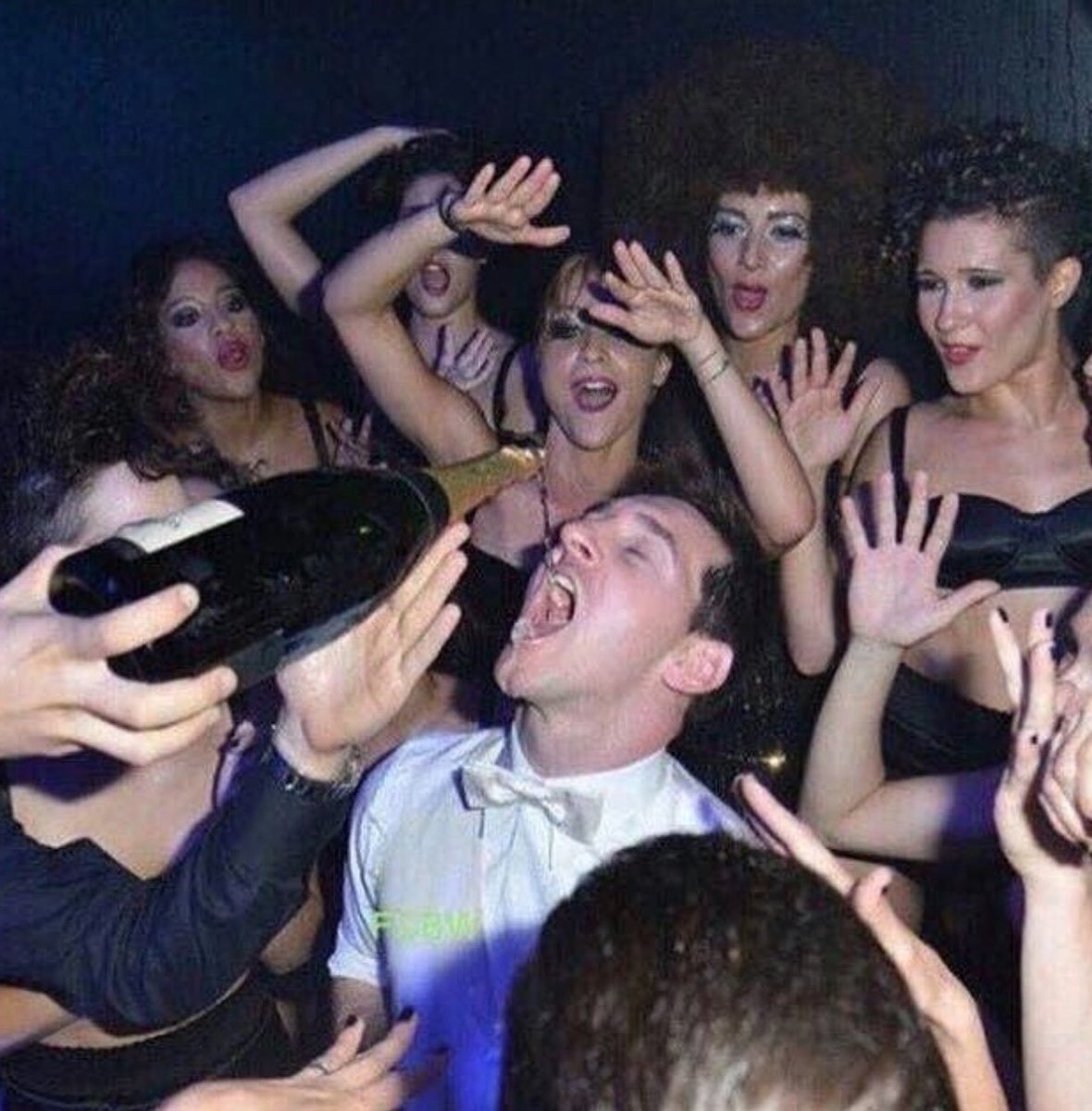 FootyHumour's tweet photo. Both were drunk, but Xavi was still somehow fully aware of what was going on. Messi was absolutely gone.

Xavi with the greatest assist of his career 😭😭 https://t.co/7DJAtX6PTu