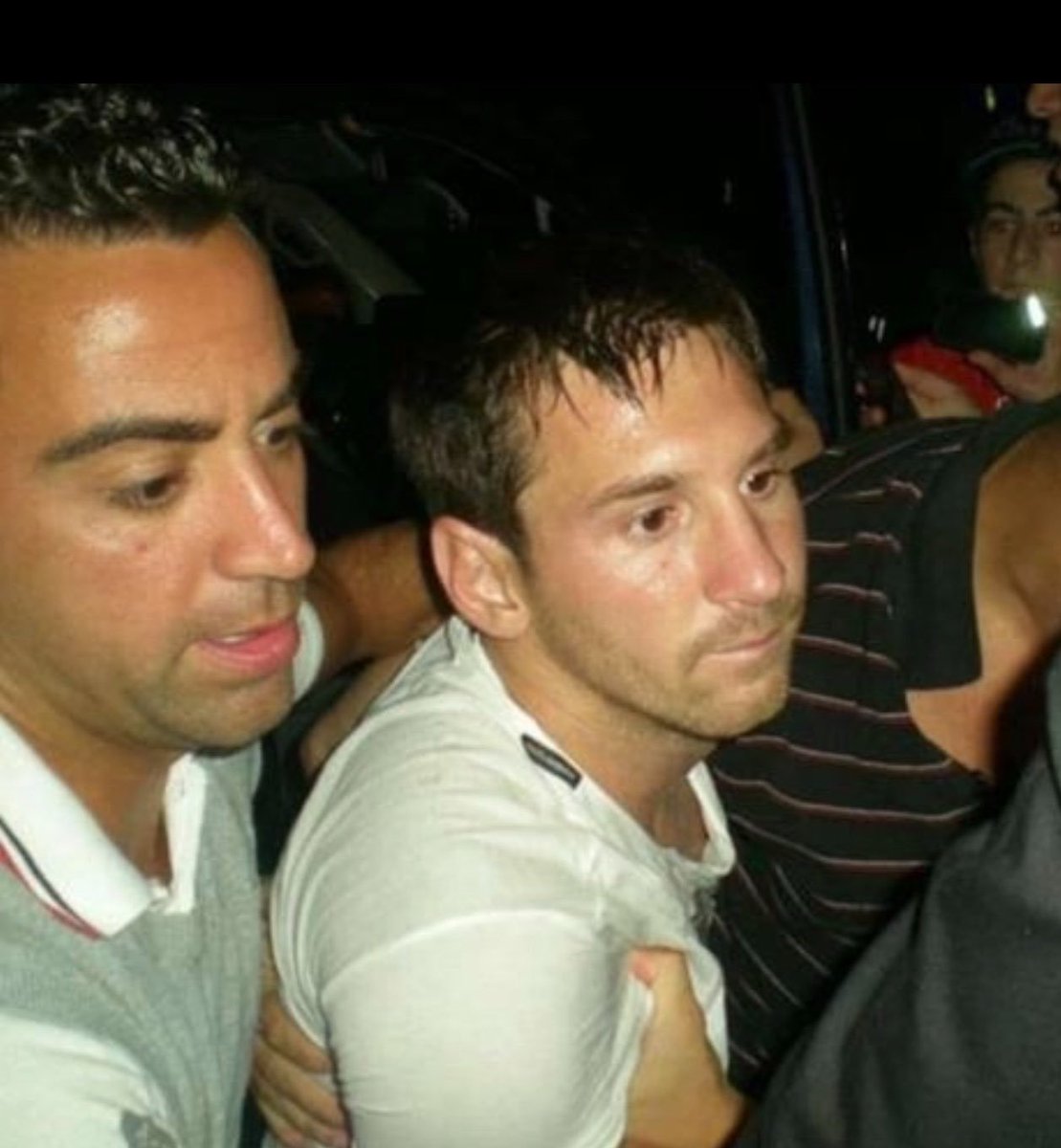 FootyHumour's tweet photo. Both were drunk, but Xavi was still somehow fully aware of what was going on. Messi was absolutely gone.

Xavi with the greatest assist of his career 😭😭 https://t.co/7DJAtX6PTu