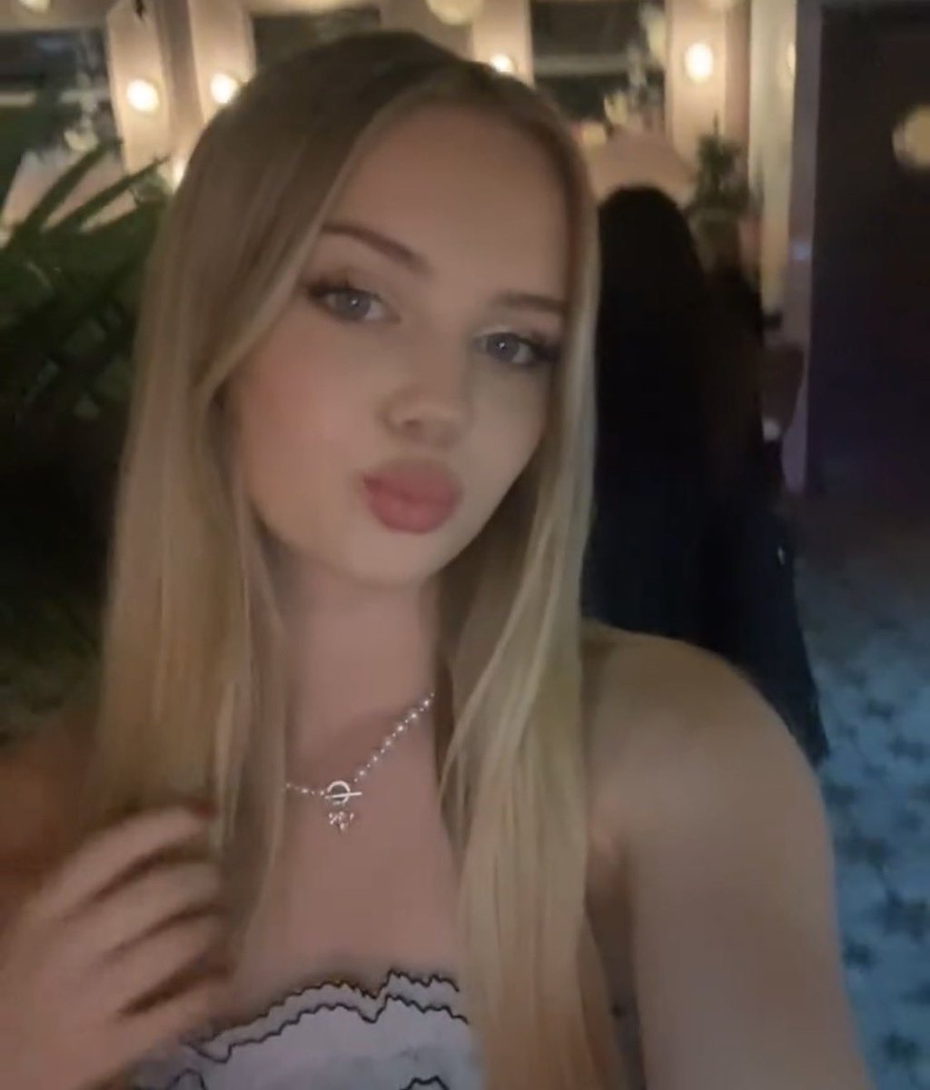 LucyIsUrGoddess's tweet photo. It’s late.
I don’t want a goodnight text. 
I want to be looked after.
Message me if you’re still up and actually useful. 🌙
#wankbattle #findom #princess #nightlife #paypig #owned #tribute #send #hotwife #gooner https://t.co/WdiJOYq4eu