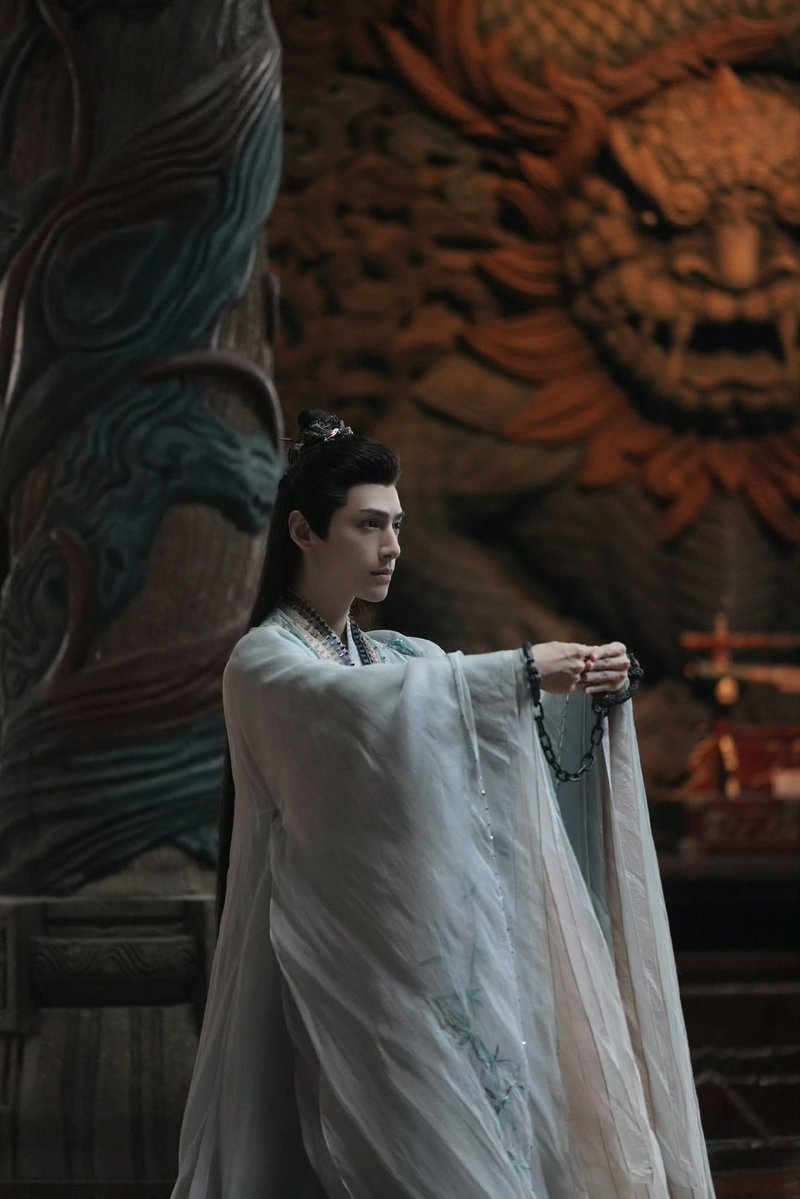 ThaiLuoshifen's tweet photo. 261004 หลัวอวิ๋นซีสตูดิโอ

#หลีซือ ออนไลน์

“ อาภรณ์สีอ่อนพลิ้วสะบัดตามสายลม ลุยตีกลองร่ายรำอย่างผ่าเผย
คุณชายชิงหยางท่วงท่าเปี่ยมด้วยจิตวิญญาณแห่งความทะนง เปี่ยมด้วยสง่าราศีและความงดงามอันเป็นเอกลักษณ์ ”

#หลัวอวิ๋นซี #罗云熙 #LuoYunxi #魅影神捕 #เทพมือปราบเงาปีศาจ

https://t.co/ZRcO2E4g4Z