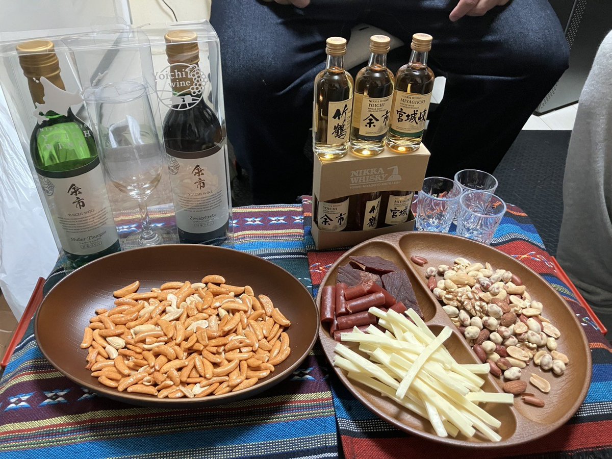 trpgmikan's tweet photo. (*ﾟ∀ﾟ)男3人集まったら

(*ﾟ∀ﾟ)そら酒盛りよ！！！飯はオレがつくった https://t.co/yhuYYWlq2M