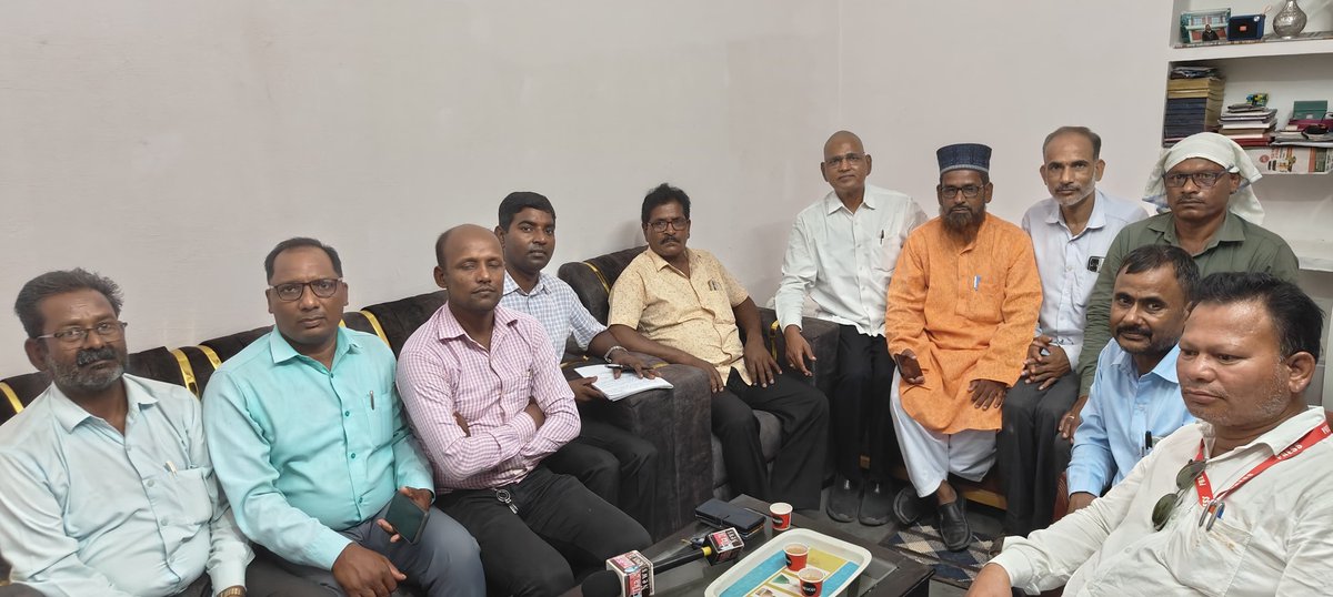 VftNews's tweet photo. संपादकीय बैठक में हिन्दी अखबारों की आवाज बुलंद, सुरक्षा से सुविधाओं तक उठे बड़े सवाल। https://t.co/ZMkfXR9DnK https://t.co/moJefZkROZ