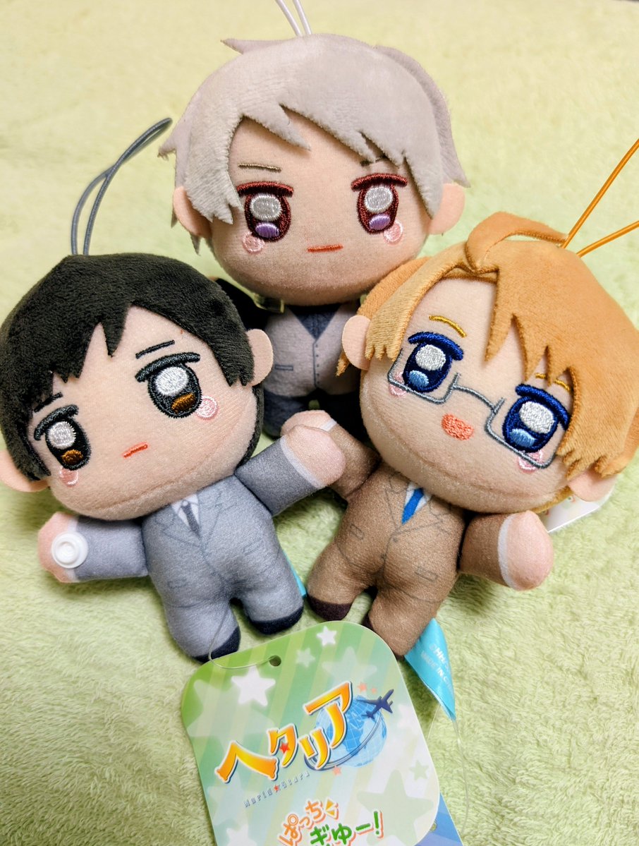 masumin0823's tweet photo. 久々にゲーセン行ったらなんか居た！！のでお迎えしました(全員はいなかった)

師弟トリオ(*´ω｀*)お手々つなげるの可愛い〜✨ https://t.co/4EAtLaBzCt