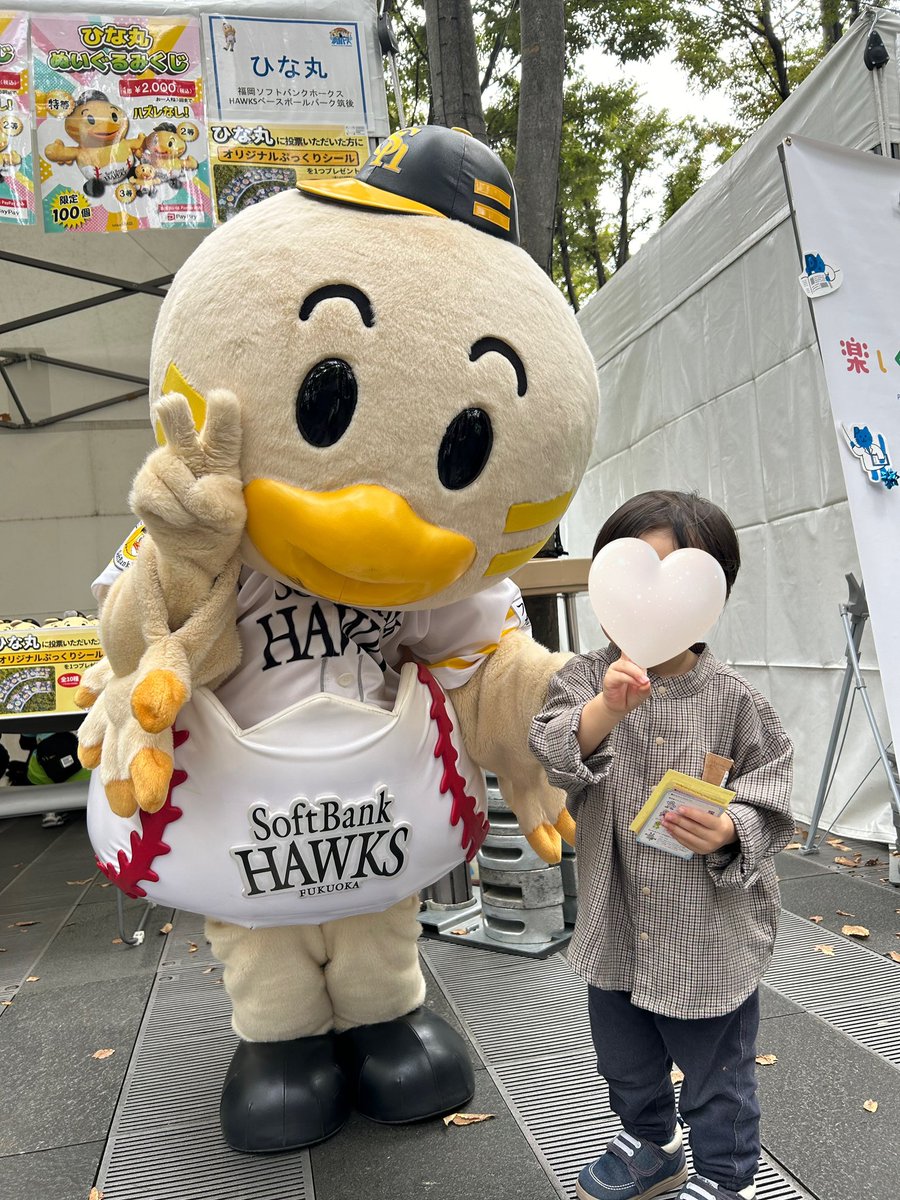 0819yuchan's tweet photo. 思ったより早く用事済んだから寄り道してみたら思ったよりキャラクターいっぱいいて写真撮りまくっちゃった😂
40近くと撮ってたよ😂 https://t.co/d0euyIF5CA