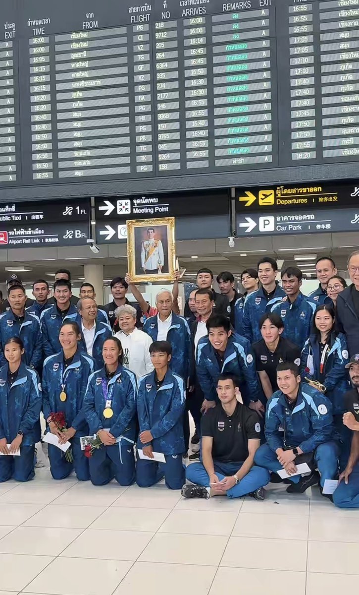 prc_lucky's tweet photo. เริ่ดเลยย ลงเครื่องปุ๊บ สมาคมวอลเลย์แจกซองขาวทุกคน55555555
#วอลเลย์บอลชาย #วอลเลย์บอลชายหาด 

Cr. MNetTH https://t.co/JU6Xu1OgyT