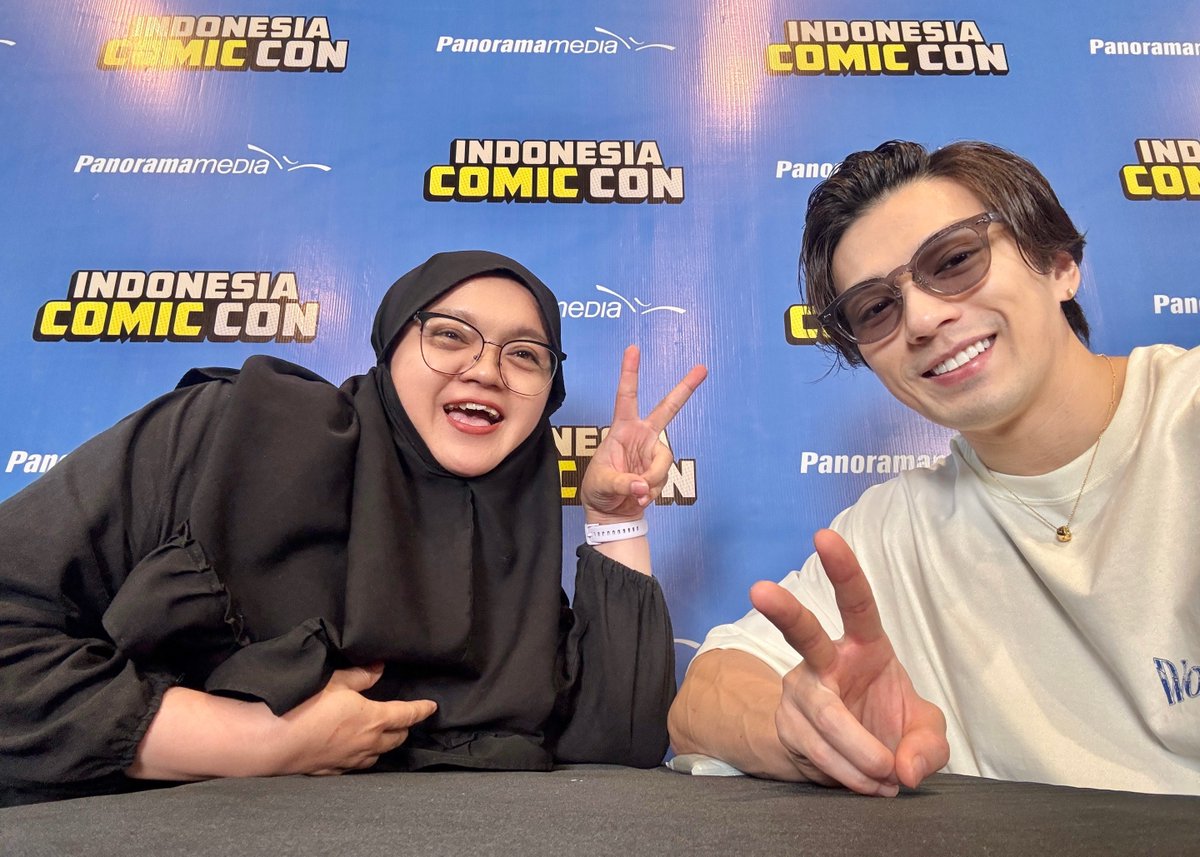 lost_in_zoro's tweet photo. Btw I'm so grateful for Indonesian fans, eventho the selfies and autos are SUPER fast, no one is complaining!! Everyone is so happy just to meet Mackenyu!! So proud of my fellow Indonesians!! 🥹❤️ https://t.co/Vkr7AMhx5k