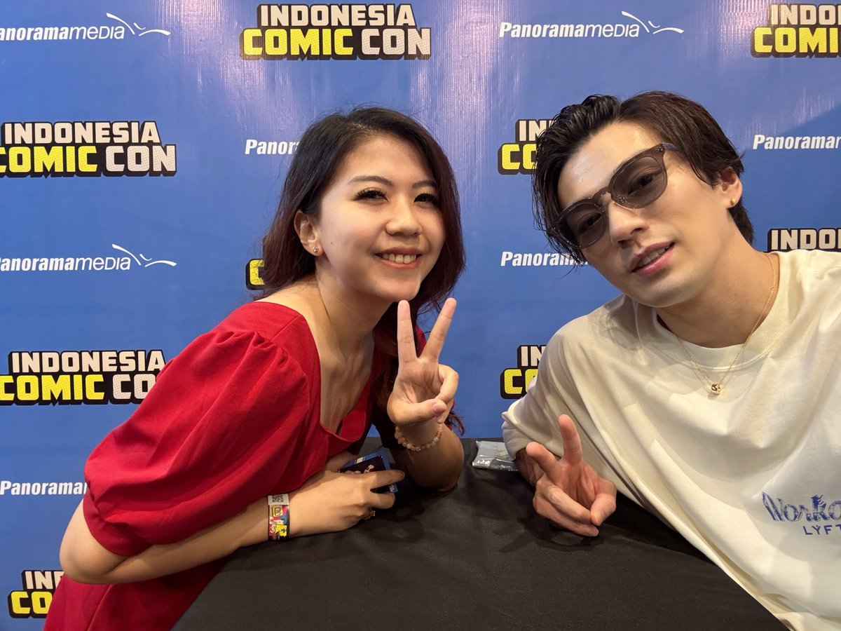 lost_in_zoro's tweet photo. Btw I'm so grateful for Indonesian fans, eventho the selfies and autos are SUPER fast, no one is complaining!! Everyone is so happy just to meet Mackenyu!! So proud of my fellow Indonesians!! 🥹❤️ https://t.co/Vkr7AMhx5k