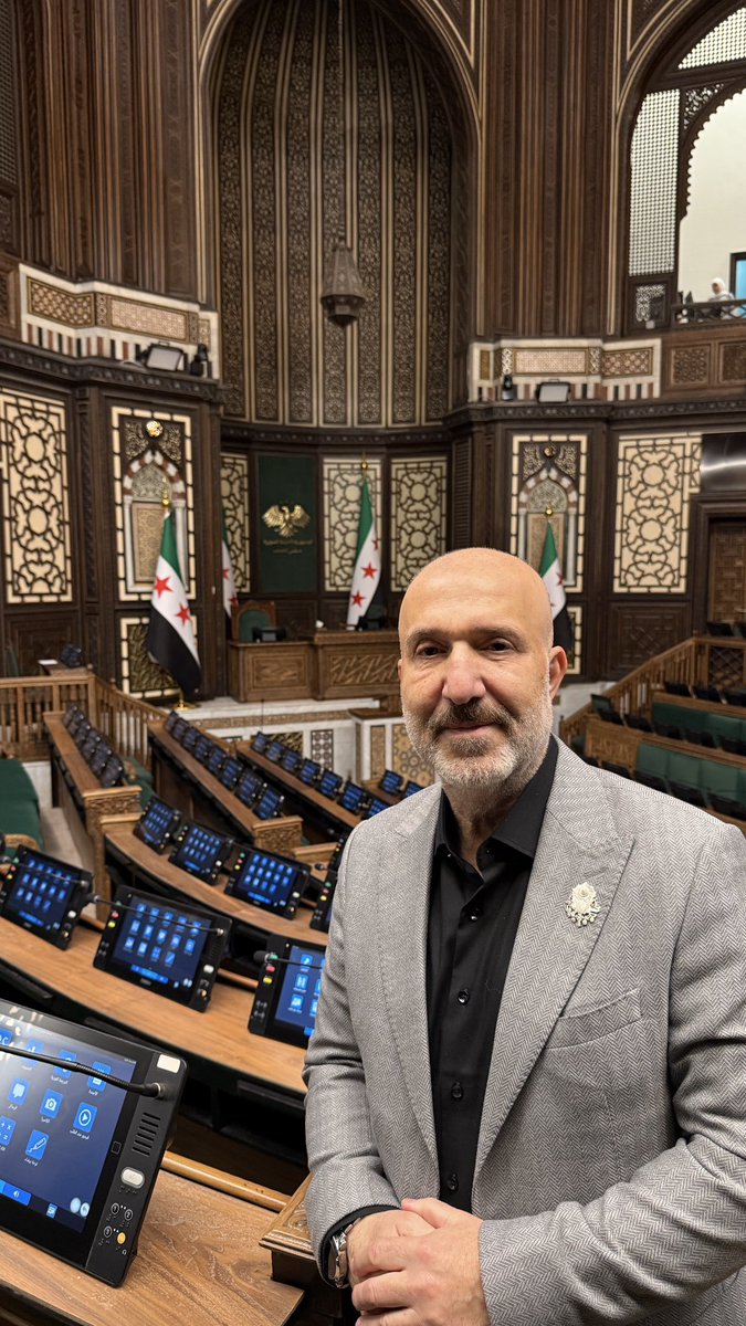 ORHANOSMANOGLU's tweet photo. Suriye’de Millet Meclisi’ni ziyaret ederek, Suriye Millet Meclisi Başkanı Dr. Abdülhamid Alawak (Haseke doğumlu) ve yardımcısı Dera Milletvekili Abdülmevla Alhariri Beyefendi ile samimi ve güzel bir sohbet gerçekleştirdik.

Türkiye’ye olan muhabbetleri ve Sultan II. Abdülhamid Han’a duydukları sevgi ve hürmet bizleri ziyadesiyle memnun etti. Nazik kabulleri için kendilerine teşekkür ediyorum.🇹🇷🇸🇾