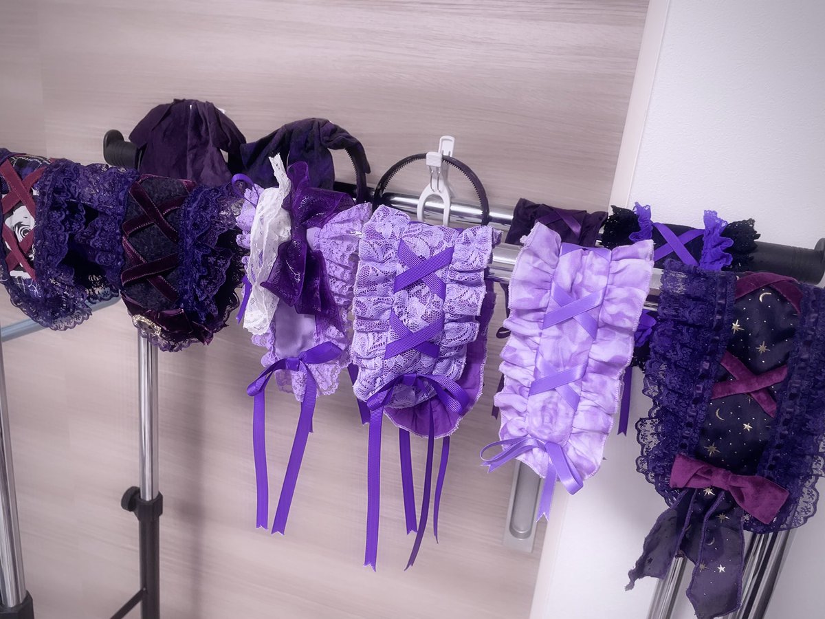 purplewitch222's tweet photo. ヘッドドレスおせんたく中
ぜんぶ手作り୨୧ https://t.co/ic4JIdGH54