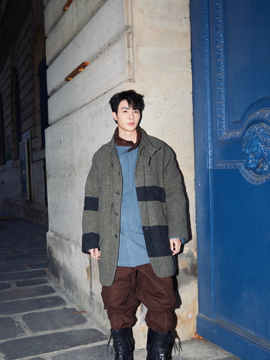 ZeePruk_OFC's tweet photo. [ IG : kazzmagazine ]

ซี พฤกษ์ ร่วมชมโชว์แบรนด์ Yohji Yamamoto คอลเล็กชั่น Spring/Summer 2027 @ PARIS FASHION WEEK 🤍

ZEE PRUK IN PFW 2027
#YohjiYamamotoXZeePruk

#yohjiyamamoto
@zee_pruk #ZeePruk https://t.co/TxhZaLM4PC