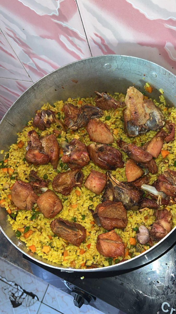 ayam_Chizzy's tweet photo. Me and my mama are done cooking Sunday rice. Come with your plate. 🍚❤️ https://t.co/xbrpdusqCJ