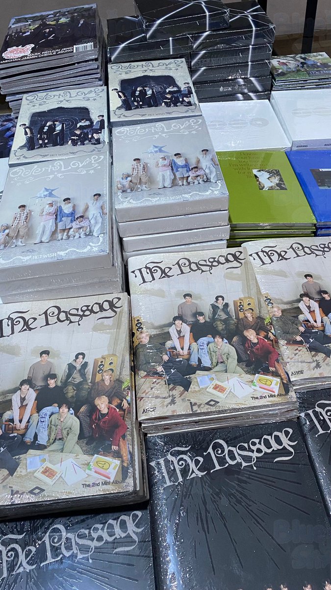 bluejayshop's tweet photo. #Bluejayshop_GA 
SURPRISE SEALED ALBUM GIVEAWAY! 🥳

- follow us 🔔
- like and retweet 
- reply

will draw on oct 11 🚶‍♀️ https://t.co/GV787bL8sr