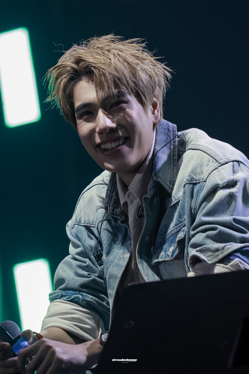 lovenaration's tweet photo. he’s such a baby
look at his sparkling eyess🥹🥹

PHUWIN 1ST FANCON IDN
#2026Phuwin1stFanconinIndonesia https://t.co/rPeIuprXrw