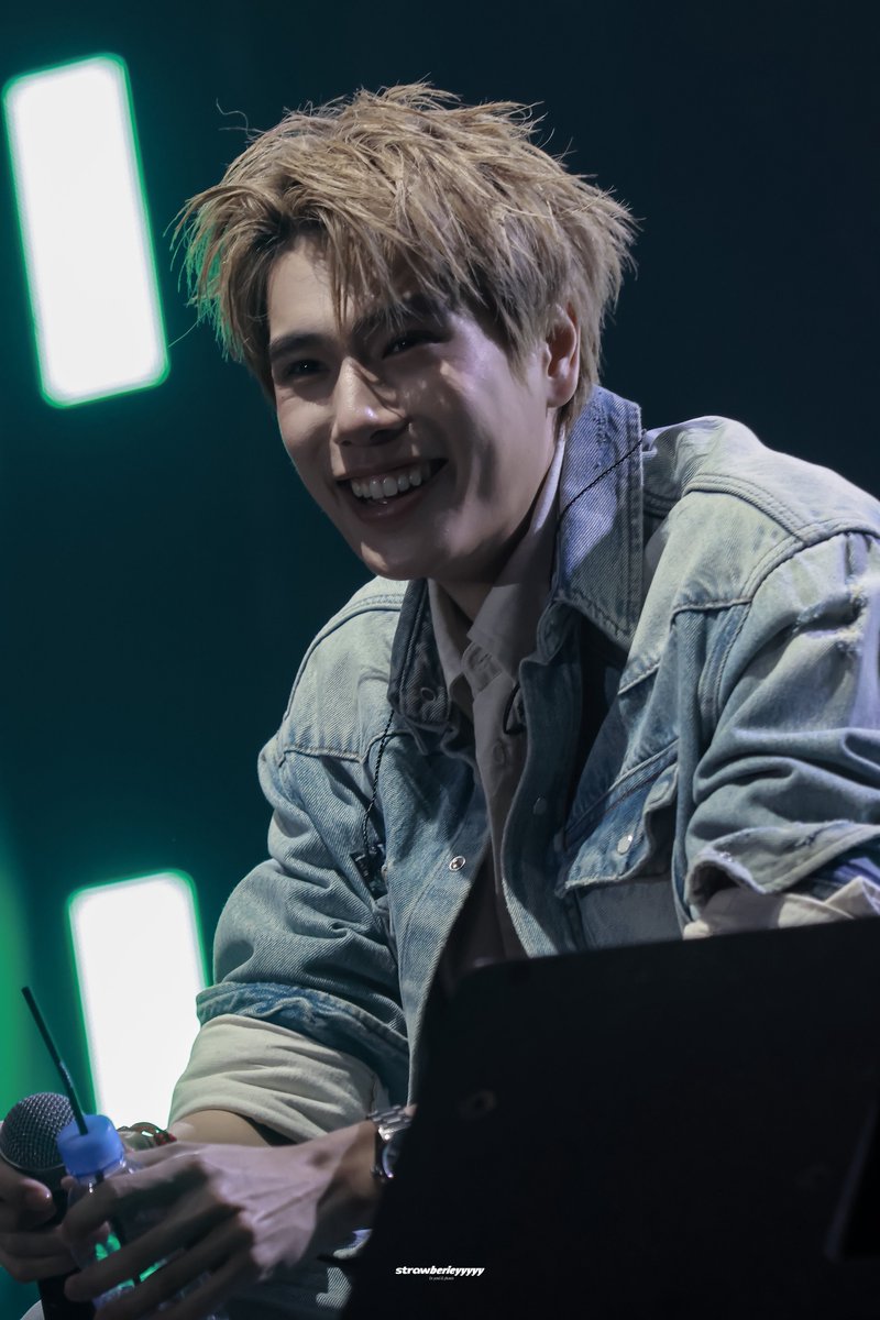 lovenaration's tweet photo. he’s such a baby
look at his sparkling eyess🥹🥹

PHUWIN 1ST FANCON IDN
#2026Phuwin1stFanconinIndonesia https://t.co/rPeIuprXrw