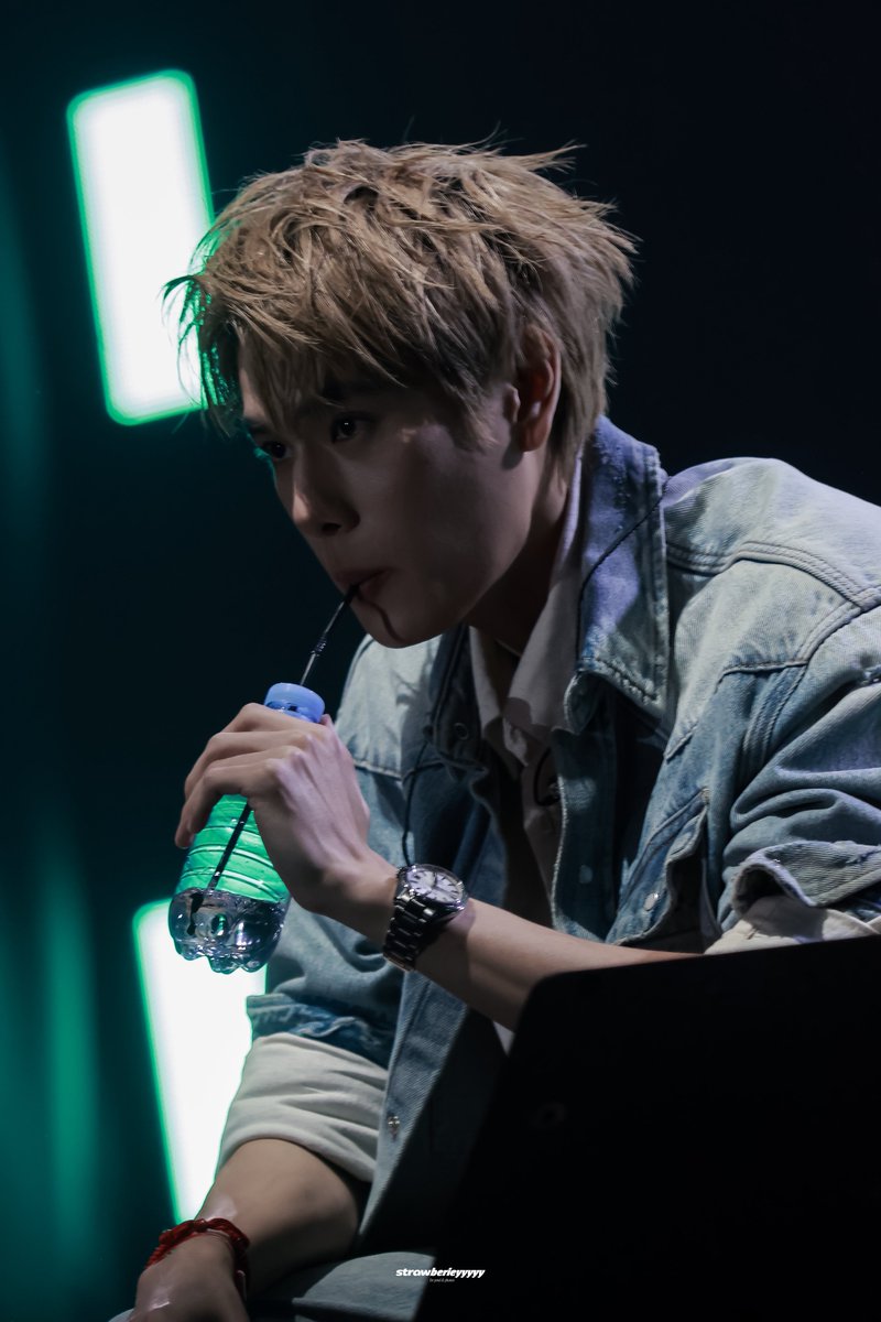 lovenaration's tweet photo. he’s such a baby
look at his sparkling eyess🥹🥹

PHUWIN 1ST FANCON IDN
#2026Phuwin1stFanconinIndonesia https://t.co/rPeIuprXrw