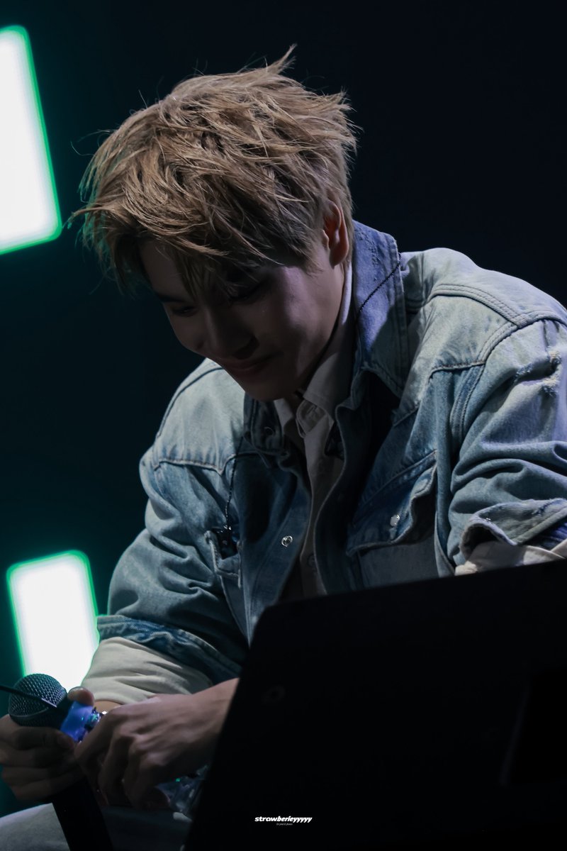 lovenaration's tweet photo. he’s such a baby
look at his sparkling eyess🥹🥹

PHUWIN 1ST FANCON IDN
#2026Phuwin1stFanconinIndonesia https://t.co/rPeIuprXrw