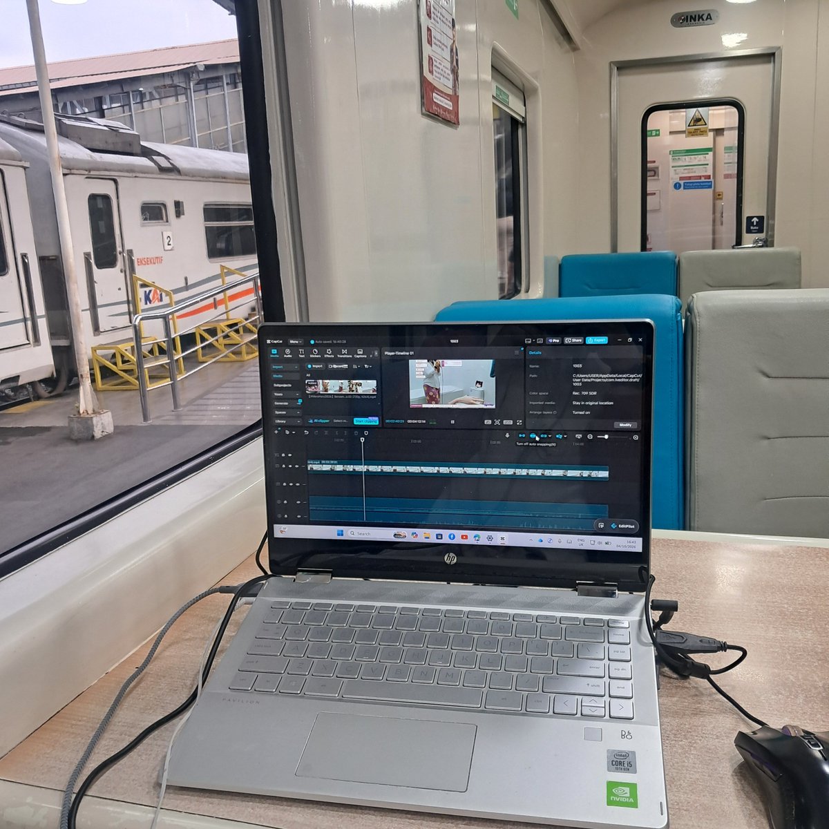 02Lulo's tweet photo. Akhirnya keturutan ngedit video di kereta... https://t.co/PRicFy21fy