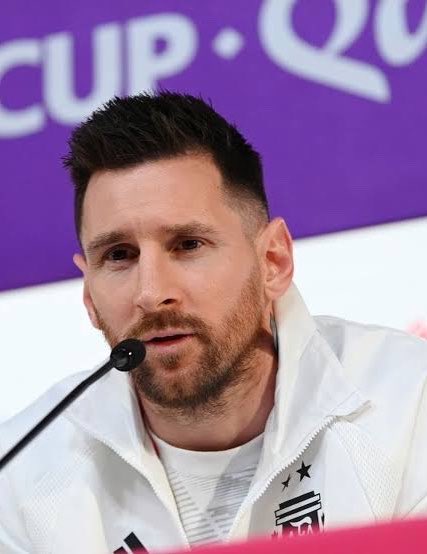 FullTime90X's tweet photo. 🚨🇦🇷 Lionel Messi:

🗣️ “If Lamine Yamal is going to win this year’s Ballon d’Or, I want to be the one handing the award to him. 🐐🔵🔴

🗣️ “I have already conveyed my wish to France Football, and they have agreed to it.” 👀🏆 https://t.co/s6esqqxOMO
