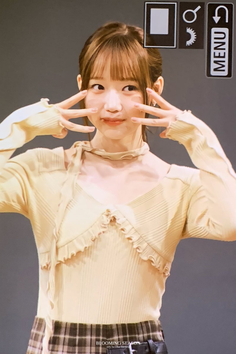 BloomingS_yj's tweet photo. 261004 팬플리 pre

10월 04일 1004 천사 천사콩알이🪽

#최유정 #CHOIYOOJUNG #최콩알 @choikong_r 
#PerfectTarget #비장의무기 https://t.co/Wj3AiJwfEf