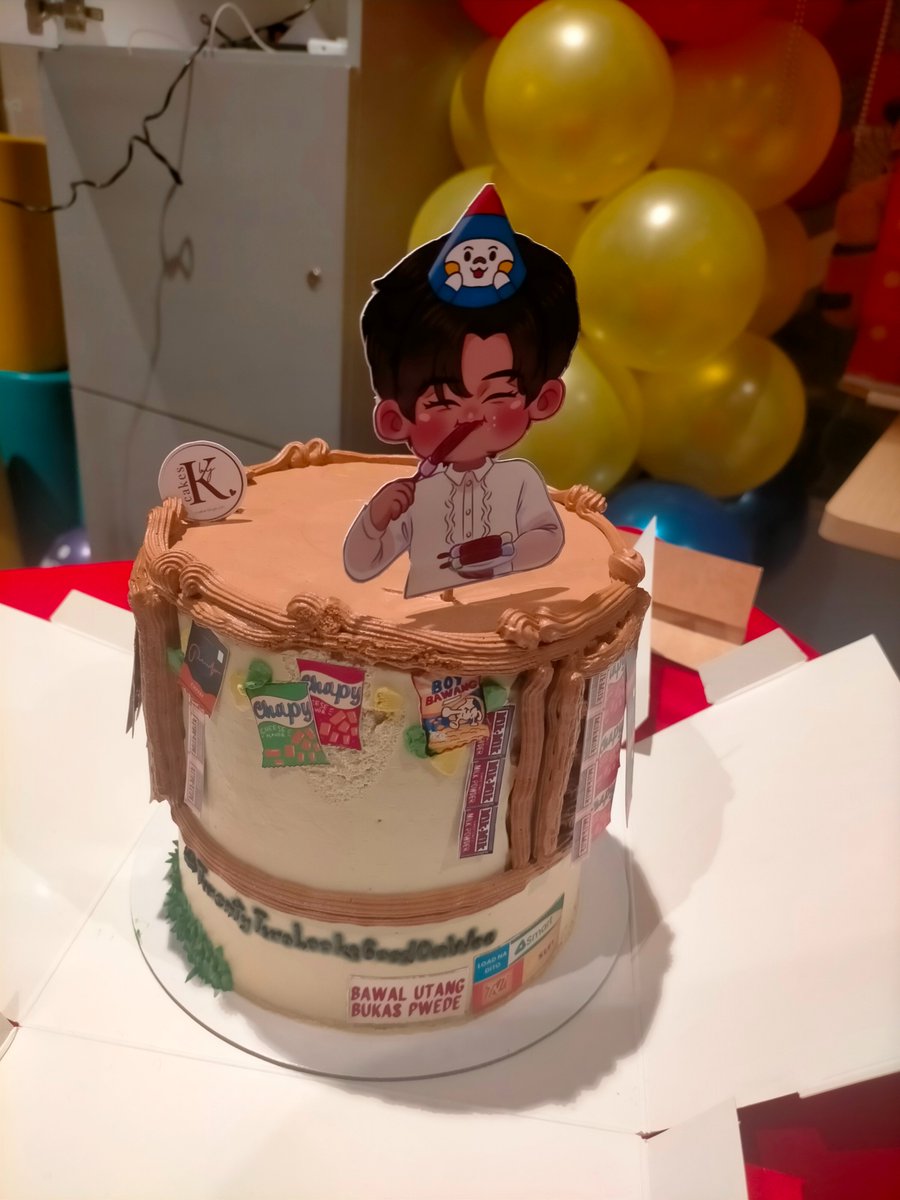 yoruyahhh's tweet photo. Pic lang nung cake meron ako tapos yung pulutan namin— este yung mga kutkutin yung meron ako nung Jollibornday ni Jeongwoo. I had fun tho! Ang sarap nung cake HAHA thanks pi @PJWLeague!! Dami raffle ayaw paawat eme!! Next year ulittt? 👀❤️
#TwentyTwoLooksGoodOnWoo #PARKJEONGWOO https://t.co/sTMVaMrqHm